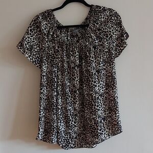 Vince Camuto Animal print top sz. M